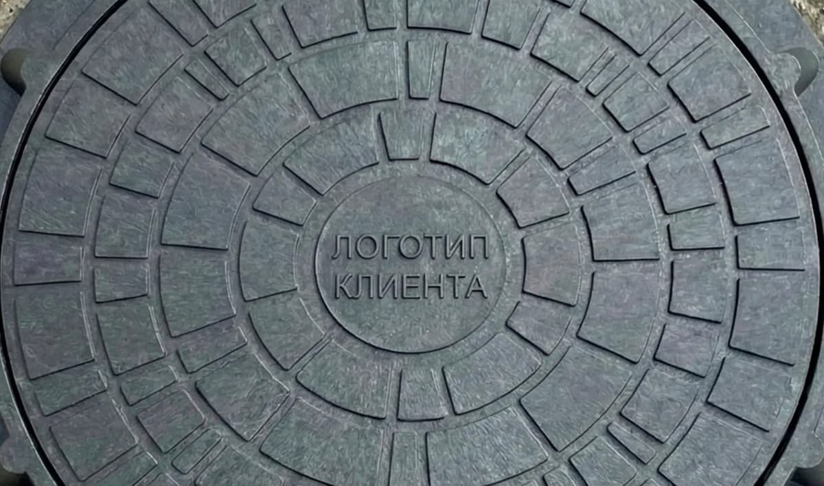Люк с логотипом